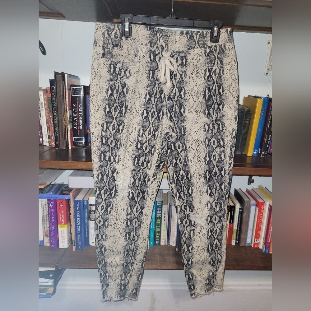 Royalty snake skin print jeggings. Women's large